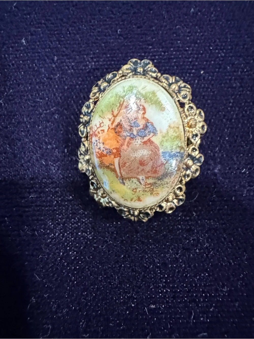 Gold-Tone Vintage Oval Portrait Brooch - Gold